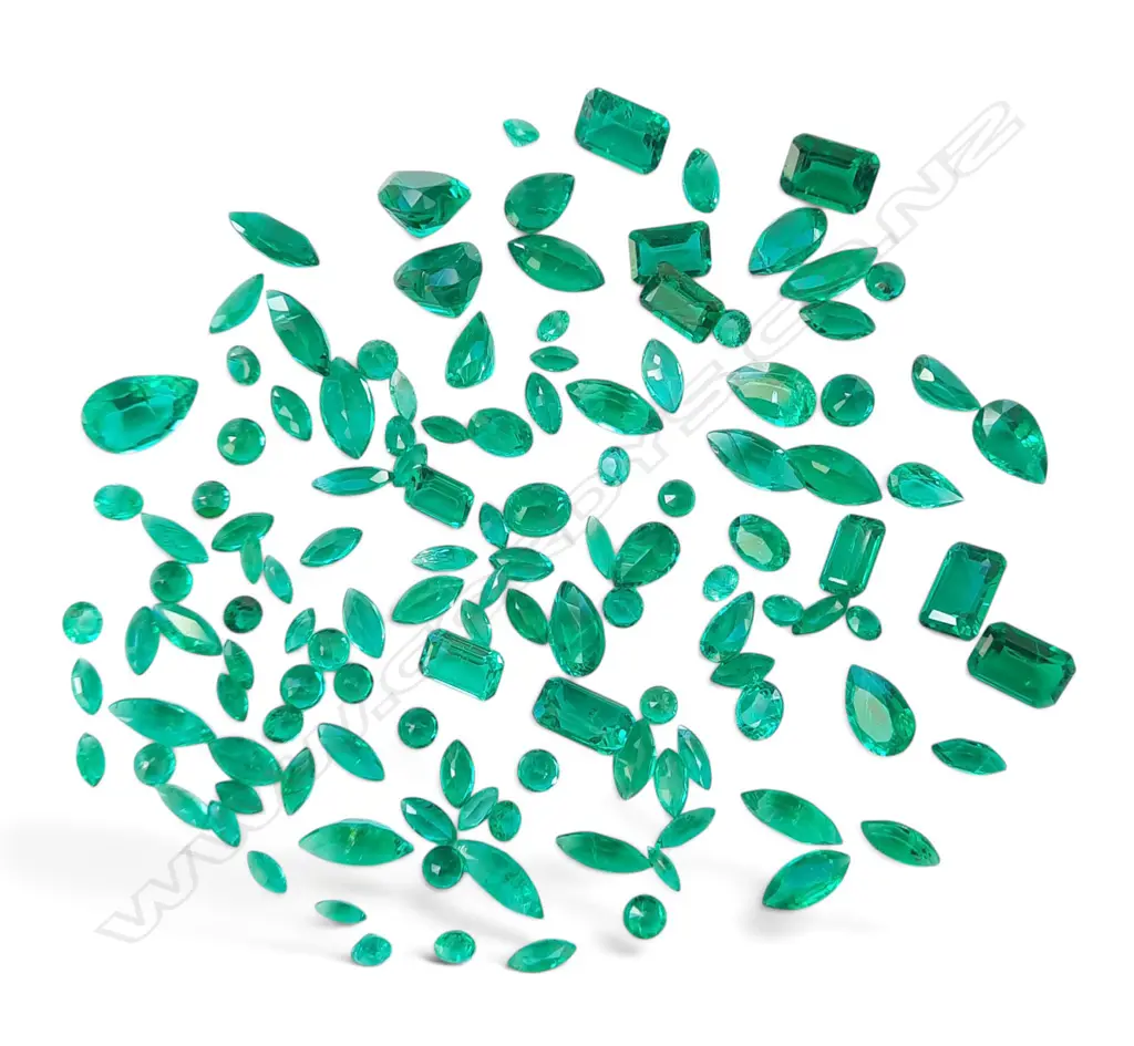 SYNTHETIC GREEN BYRON EMERALDS STONES assorted Image 1++