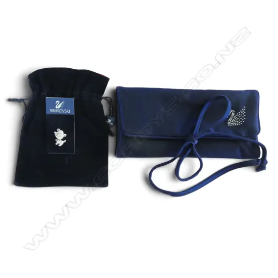 SWAROVSKI JEWELLERY POUCH & LITTLE DOG PIN