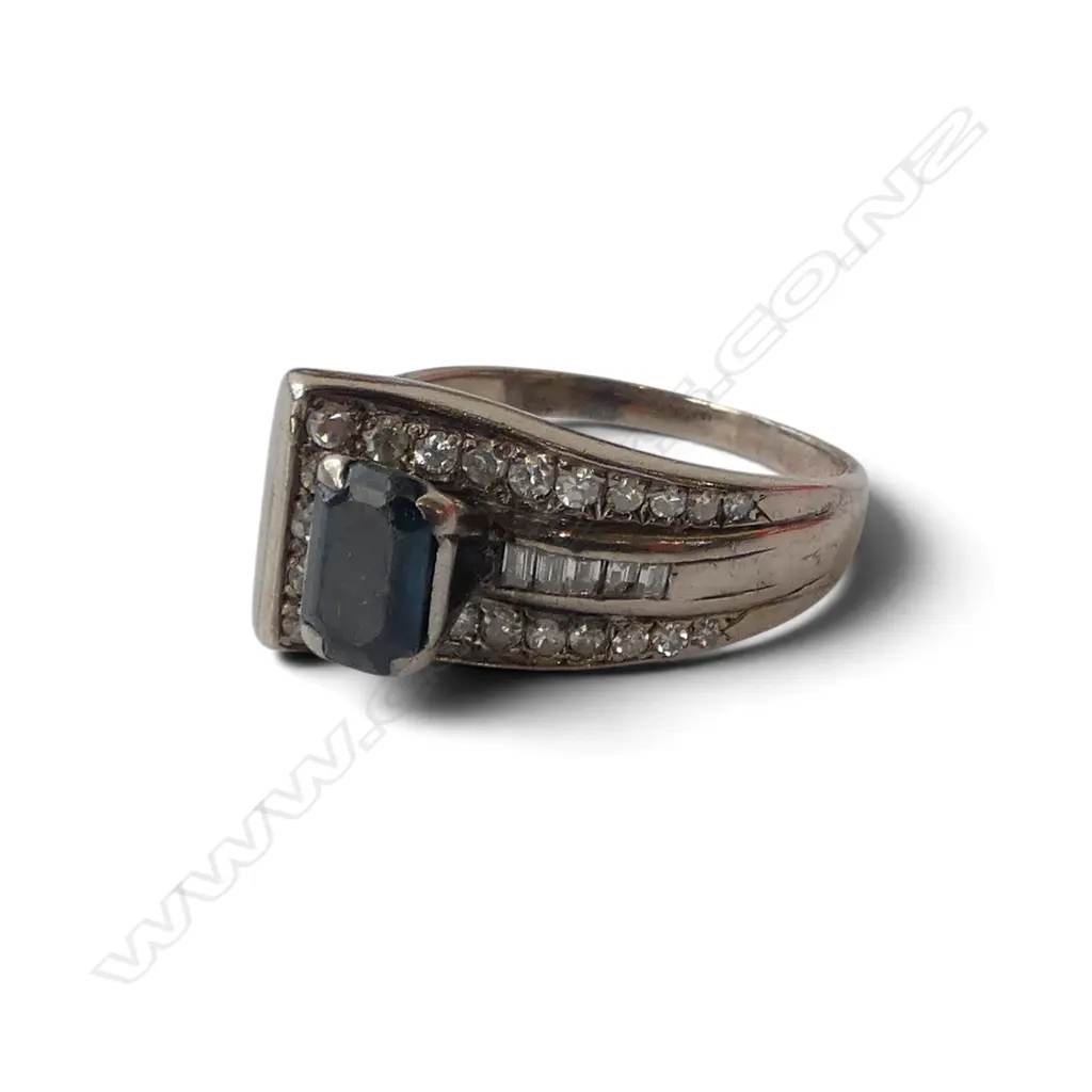 TRAY w 9CT W/GOLD SAPPHIRE/DIAMOND RING 3.6 GMS. PLUS ASST. COINS, MENS WRIST WATCHES, 1 STG SILVER RING ETC W.325mm Image 1++