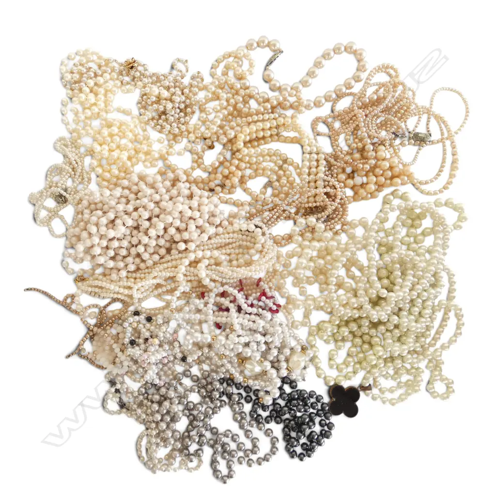 COSTUME PEARL NECKLACES Image 1++