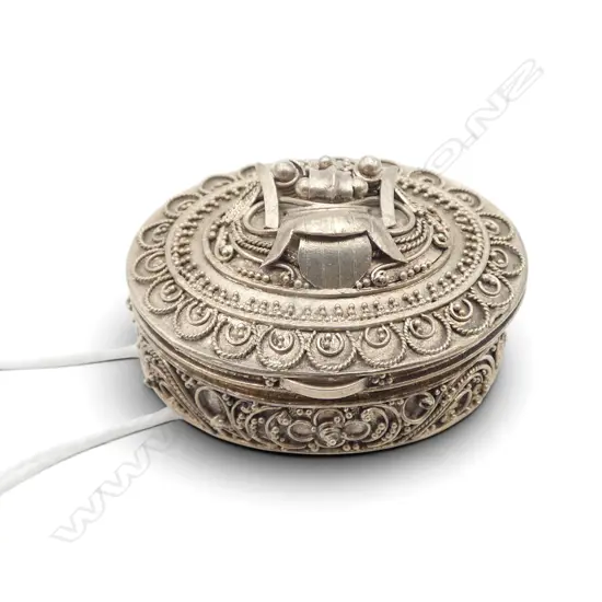 S/SILVER HAND MADE ORIENTAL PILL BOX 12.2GMS