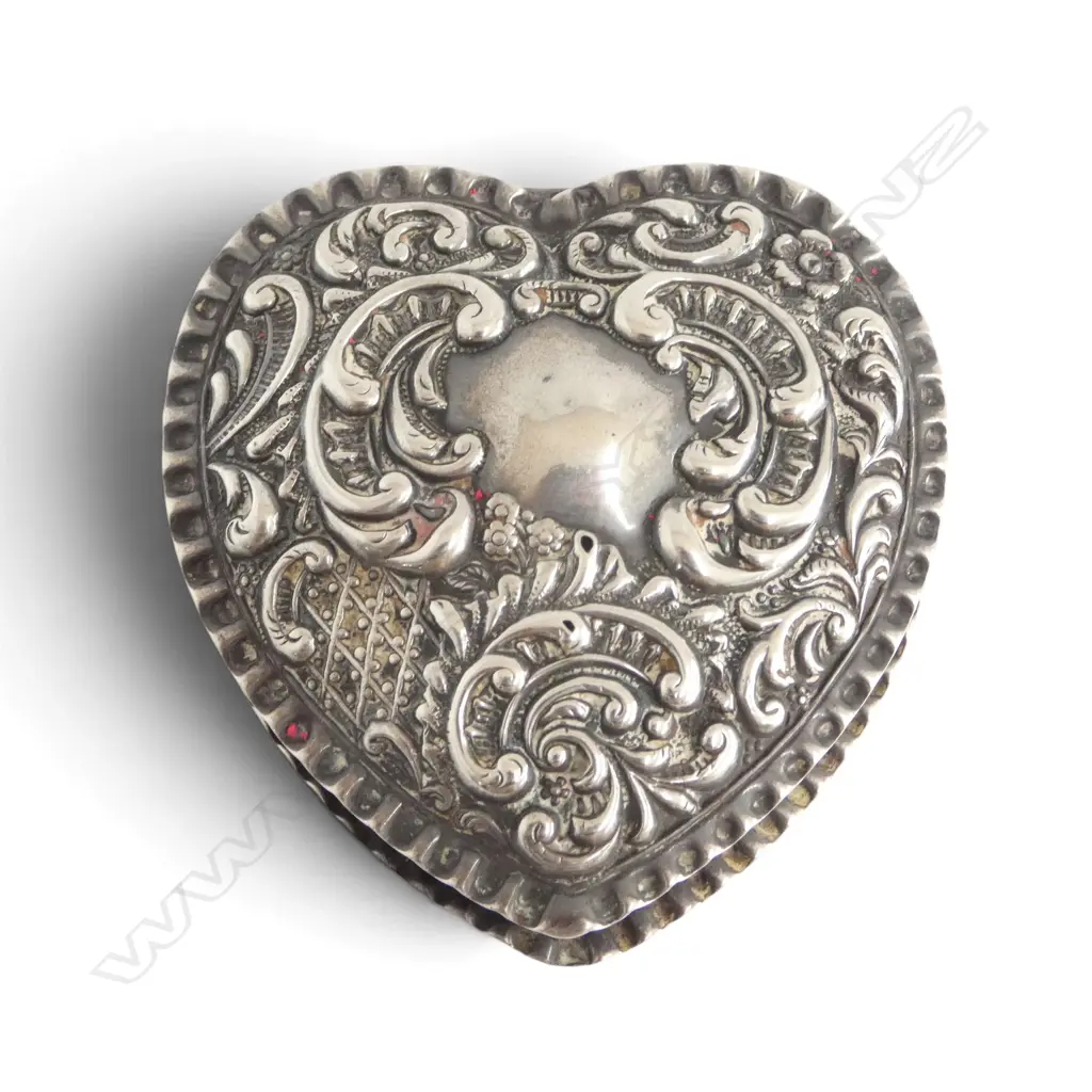 Late Victorian EMBOSSED SILVER HEART VANITY BOX. Birmingham 1899. L.60mm. 32gms. 2 tiny wear holes Image 1++
