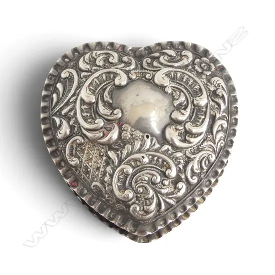 Late Victorian EMBOSSED SILVER HEART VANITY BOX. Birmingham 1899. L.60mm. 32gms. 2 tiny wear holes