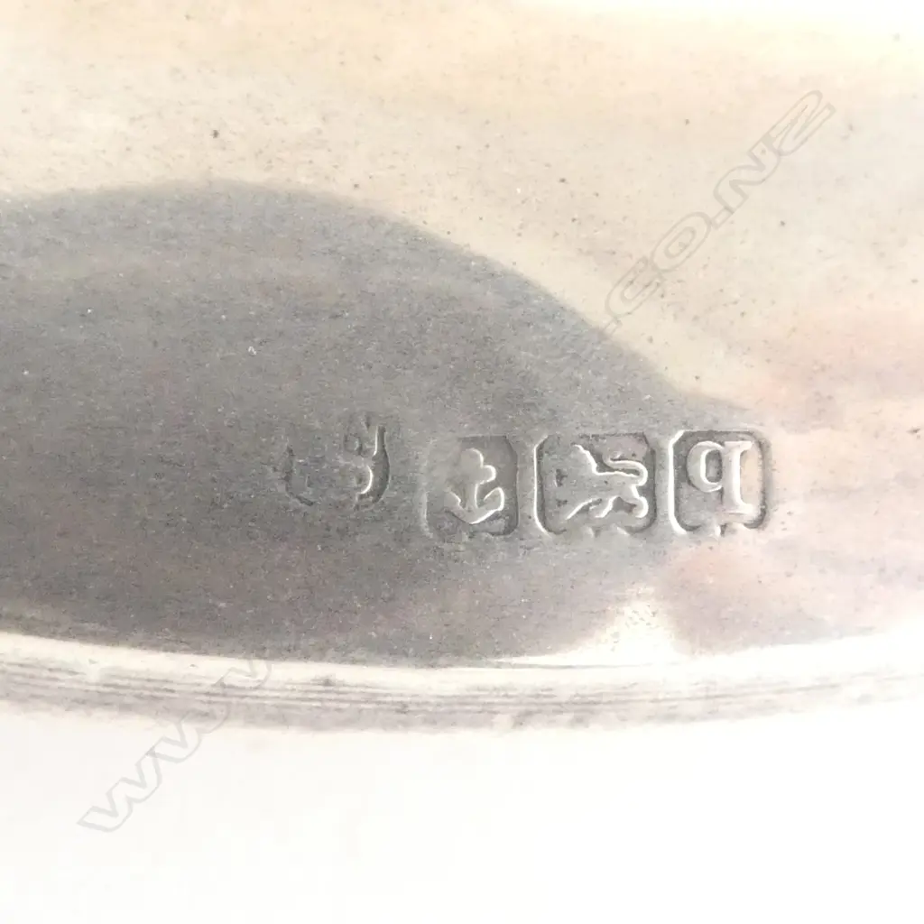 ROUND SHAPED VINTAGE S/SILVER PHOTO FRAME Image 1++