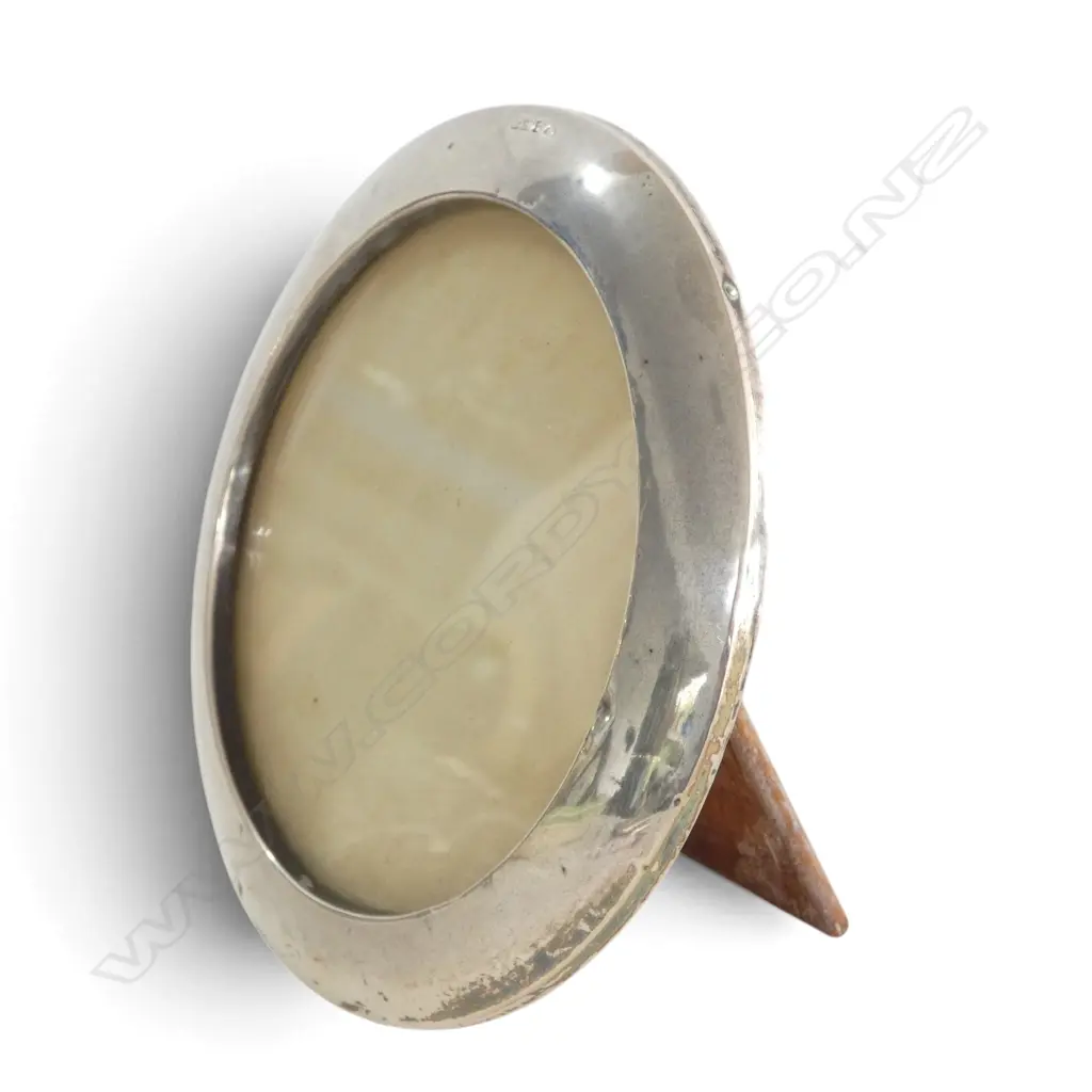 ROUND SHAPED VINTAGE S/SILVER PHOTO FRAME Image 1++