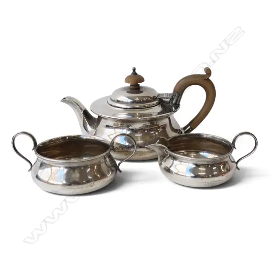 STG SILVER THREE PIECE TEA SET, BIRMINGHAM 1922, 602gms