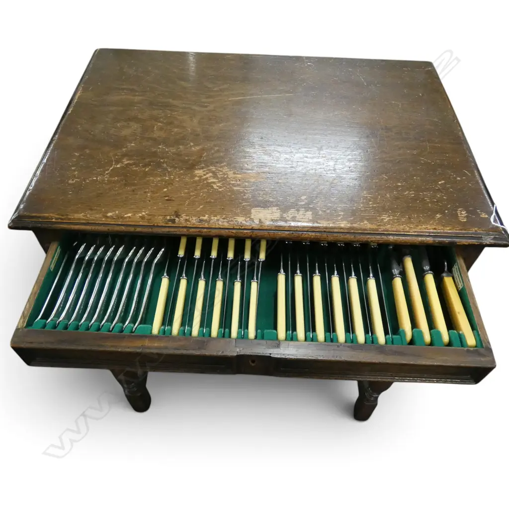 OAK CUTLERY CANTEEN TABLE FORM Image 1++