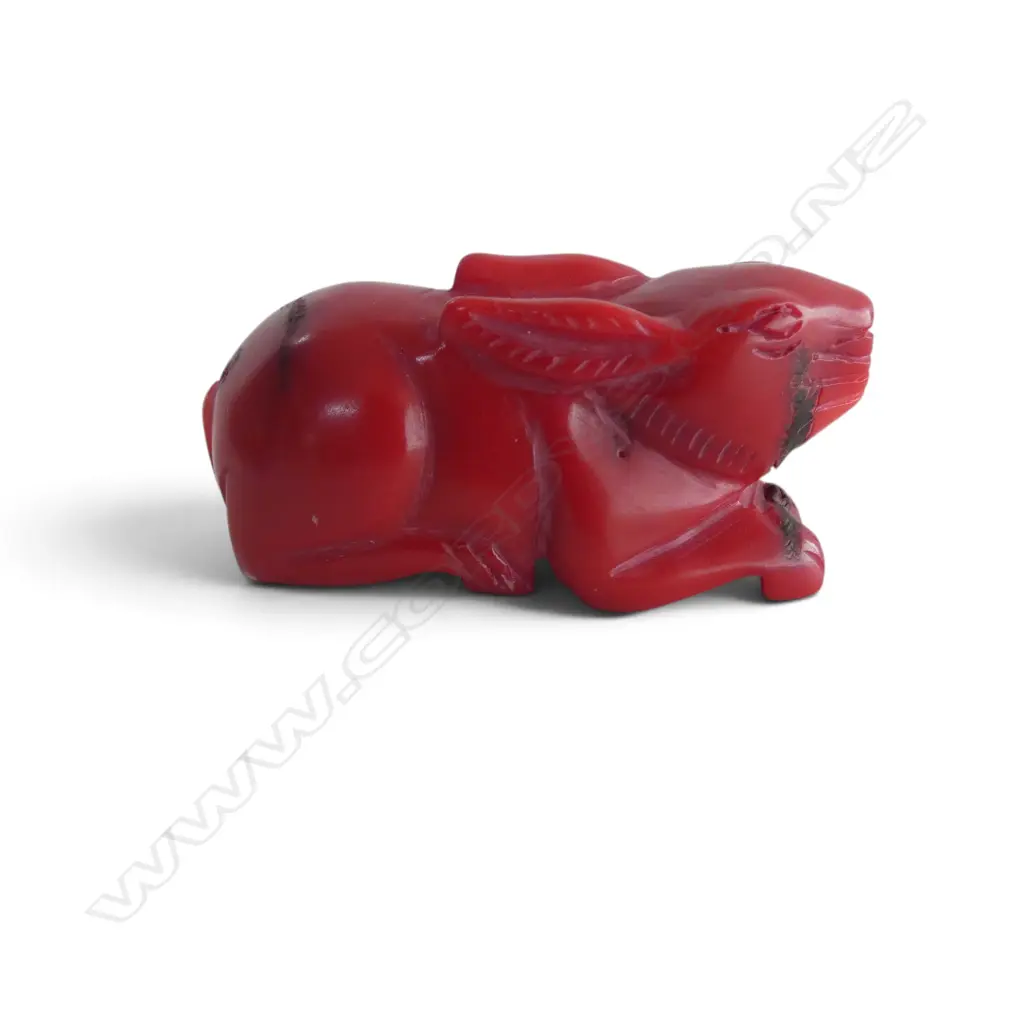 CARVED DYED CORAL RABBIT L.50mm Image 1++
