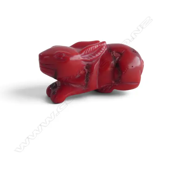 CARVED DYED CORAL RABBIT L.50mm