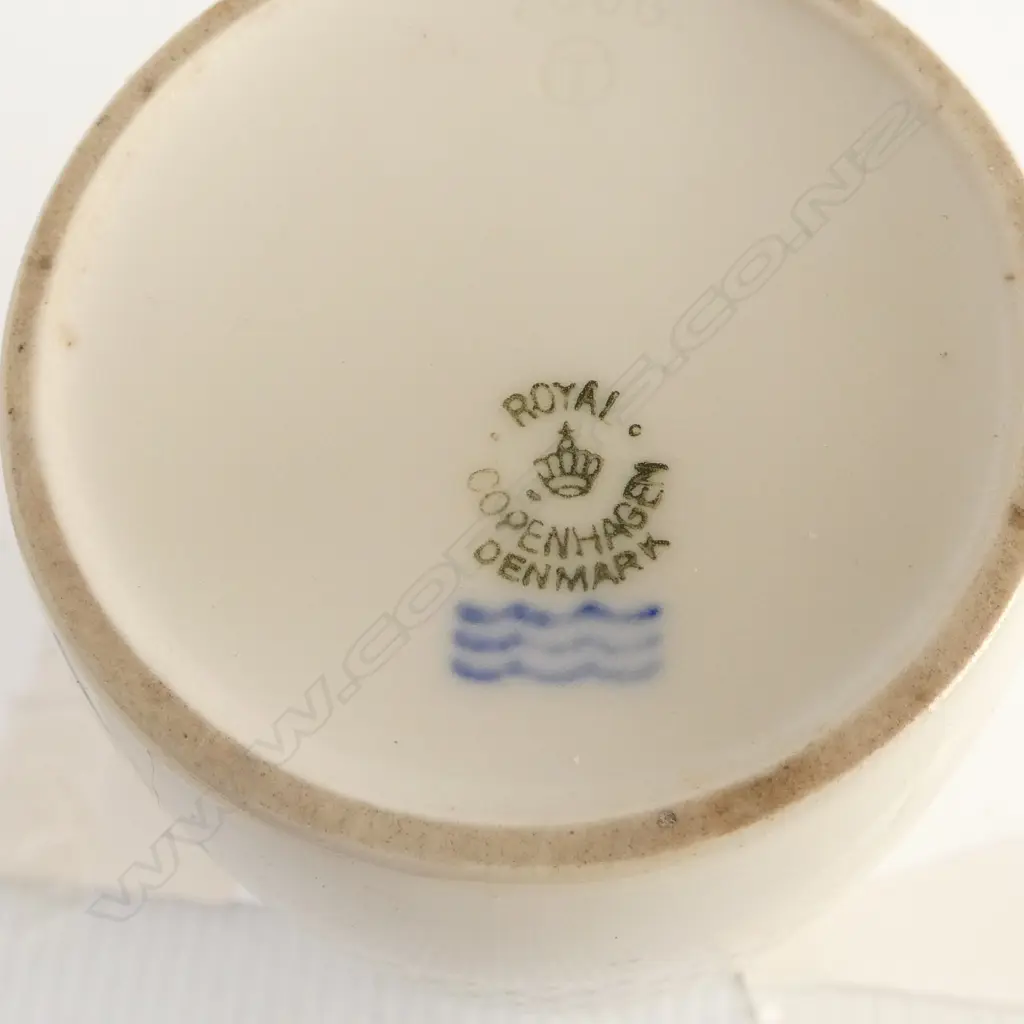 ROYAL COPENHAGEN WHITE PORCELAIN VASE H.60mm Image 1++