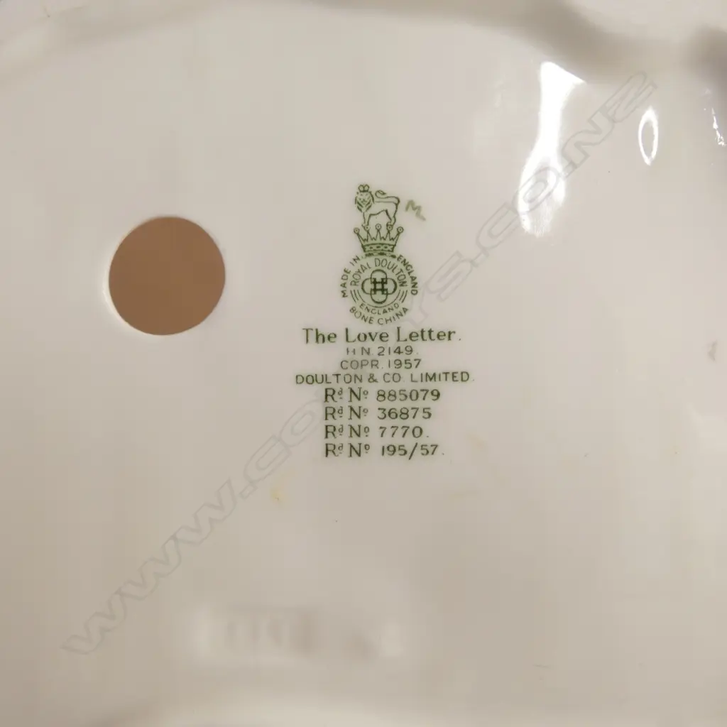 ROYAL DOULTON 'LOVE LETTER' FIGURINE L.200mm Image 1++