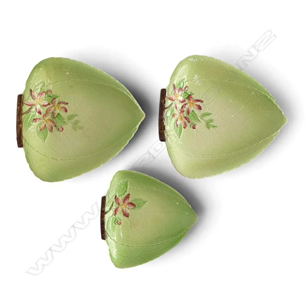 2 CARLTONWARE LEAF DISHES DIA240MM & MATCHING SMALLER DISH DIA180MM Image 1++