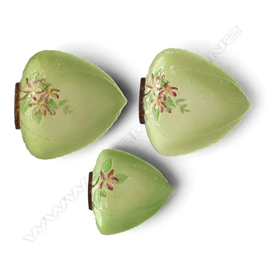 2 CARLTONWARE LEAF DISHES DIA240MM & MATCHING SMALLER DISH DIA180MM