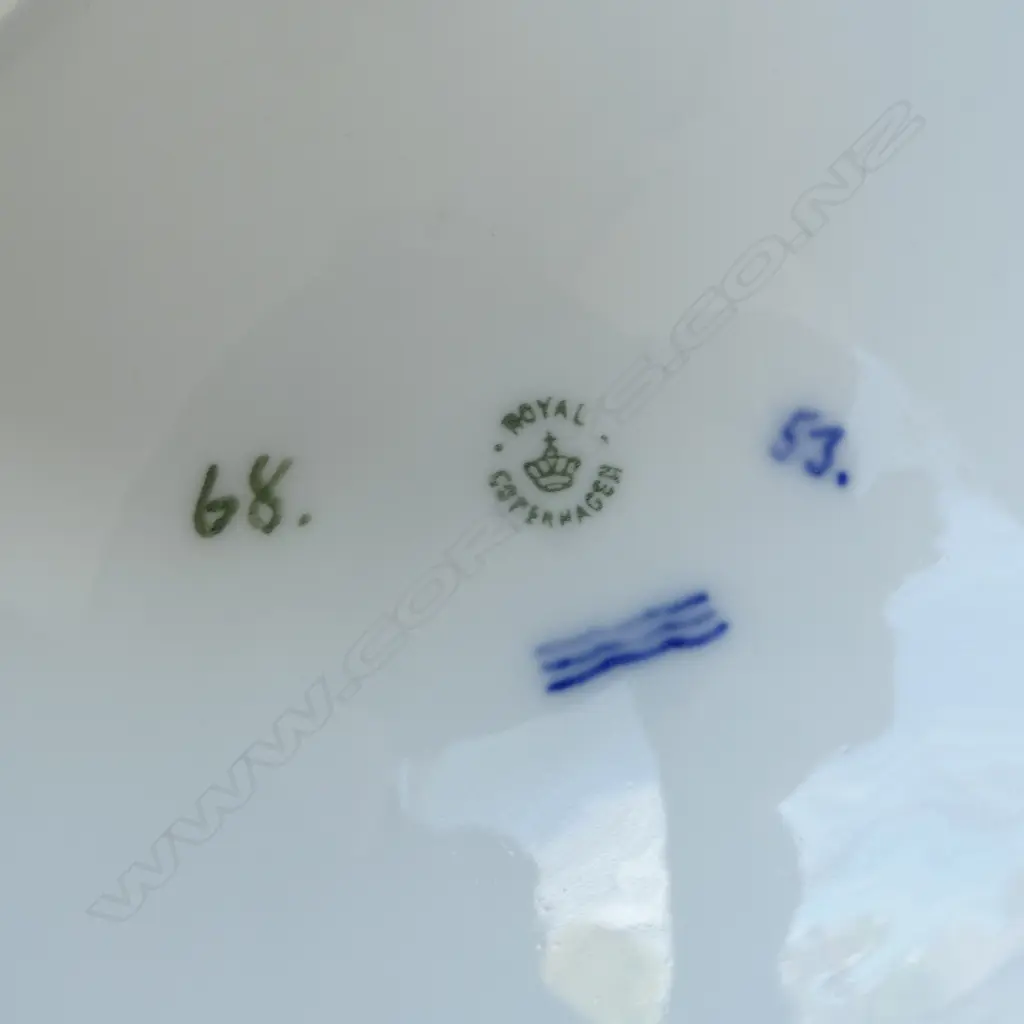 6 PCES ROYAL COPENHAGEN CHINA INCL. BOTTLE w. STOPPER H.240mm Image 1++