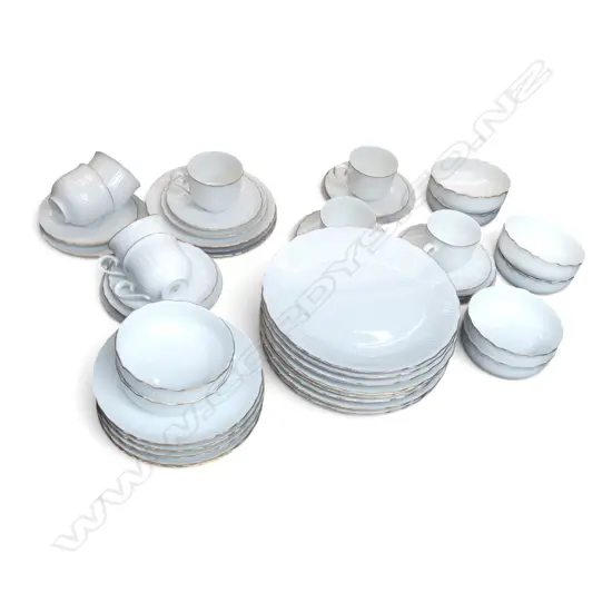 TIRSCHENEUTH 8 PLACE DINNER SERVICE