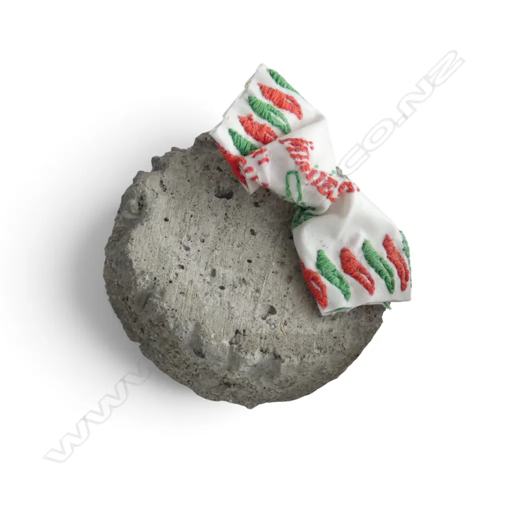 JAY HUTCHINSON 'SCREWED UP MNITIES WRAPPER & 3 CIRCULAR PIECES OF CONCRETE' 60mm dia EX MASTERWORKS GALLERY Image 1++