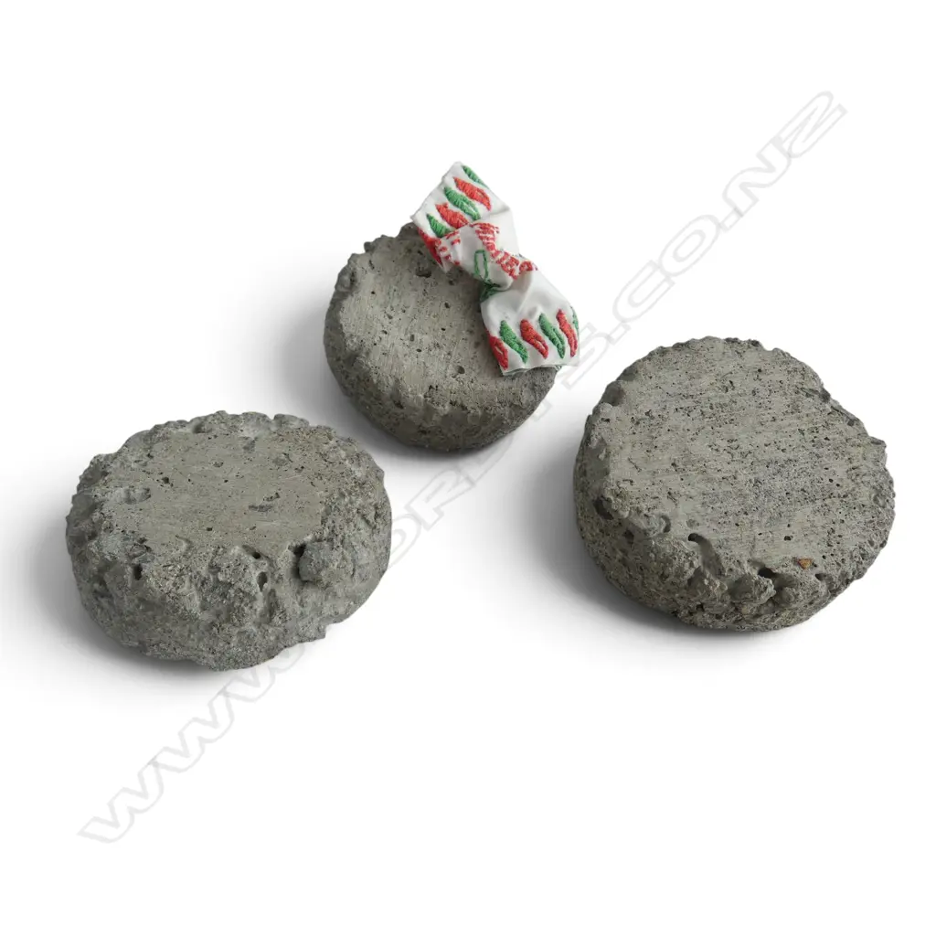 JAY HUTCHINSON 'SCREWED UP MNITIES WRAPPER & 3 CIRCULAR PIECES OF CONCRETE' 60mm dia EX MASTERWORKS GALLERY Image 1++