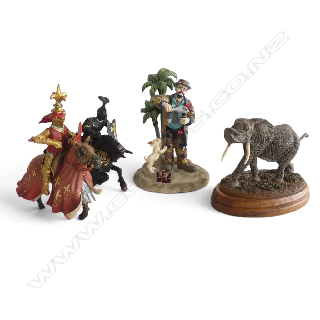 CLOWN FIGURE H180MM 2 KNIGHT ORNAMENTS & ELEPHANT ORNAMENT REPAIR TO TAIL Image 1++