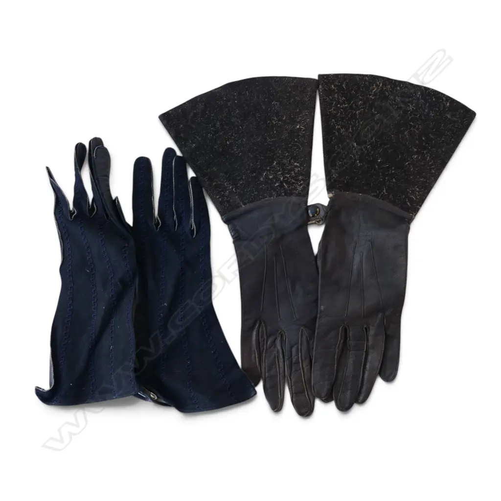 2 PAIRS OF VINTAGE BLACK LEATHER LADIES GLOVES Image 1++