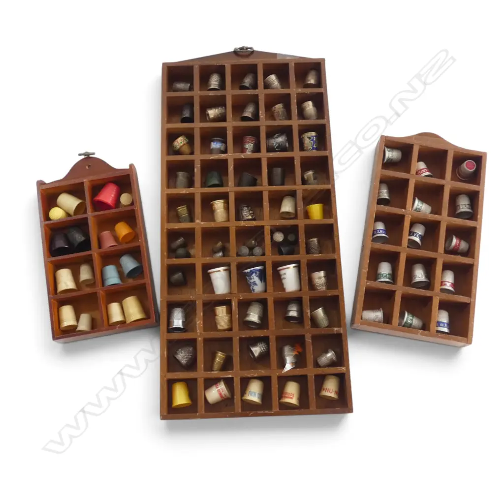 3 DISPLAYS OF THIMBLES H.400mm Image 1++