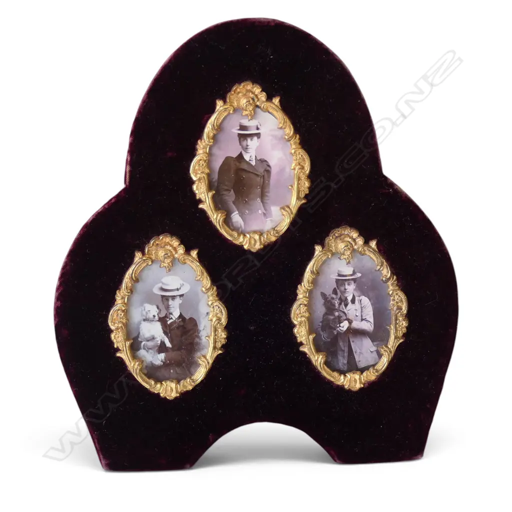 EARLY 20thC FRENCH DARK MAROON VELVET TRIPLE PHOTO FRAMED ornate gilt scroll borders. Strutt back. H.165mm. Image 1++