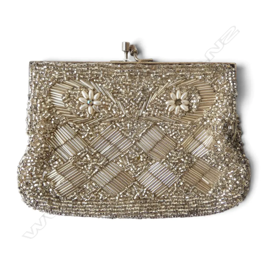 4 HAND BAGS W.305mm Image 1++