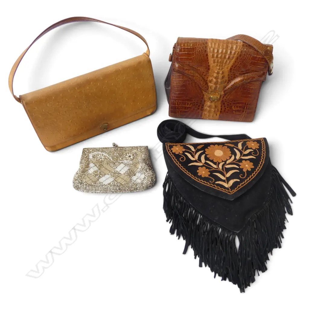 4 HAND BAGS W.305mm Image 1++