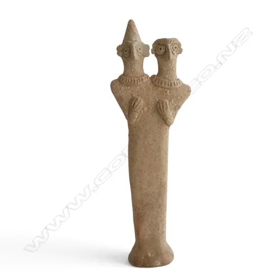 TERRACOTTA TWO HEADED IDOL w. CARD 'NORTH SYRIA 2nd MILLENNIUM B.C.' EX ANTIQUARIUS AUCKLAND H.245mm