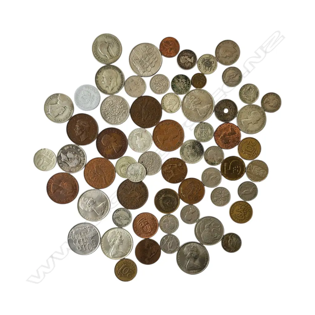 COINS IN A WOODEN BOX AND SEAWORLD ADVENTURE PARKS SOUVENIR PENNY COLLECTOR LIMITED EDITION Image 1++