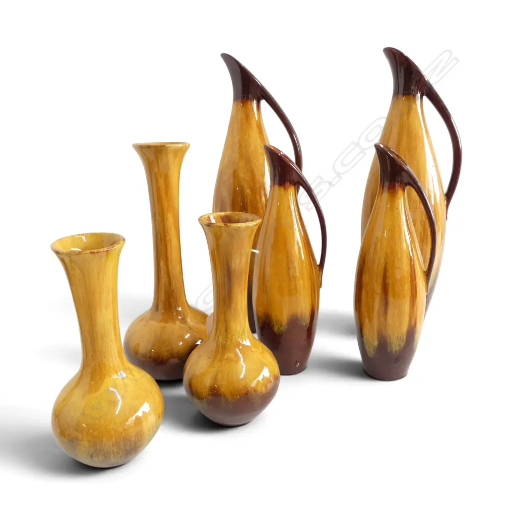 2 PRS OF BLUE MOUNTAIN JUGS H390 & 280MM WITH 3 VASES TAN COLOURWAY H280 & 210MM Image 1++