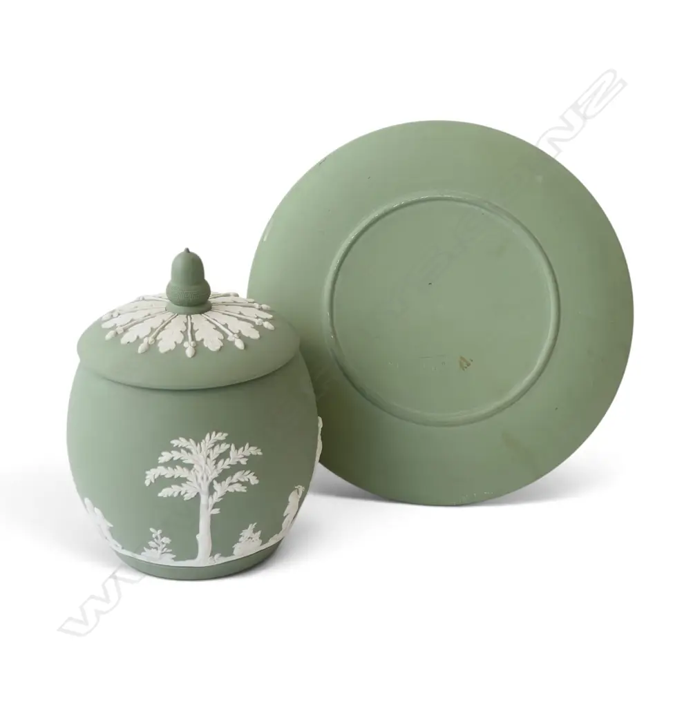 GREEN JASPERWARE WEDGWOOD TOBACCO JAR + PLATE Image 1++
