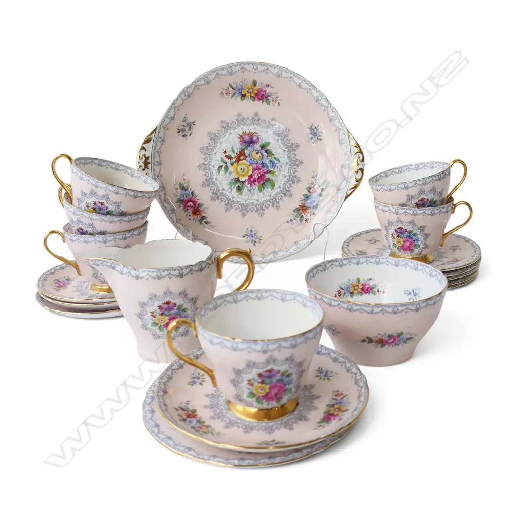SHELLEY TEA SET; 6 CUPS, 4 SAUCERS, 6 PLATES, CAKE PLATE, MILK JUG & SUGAR BOWL Image 1++