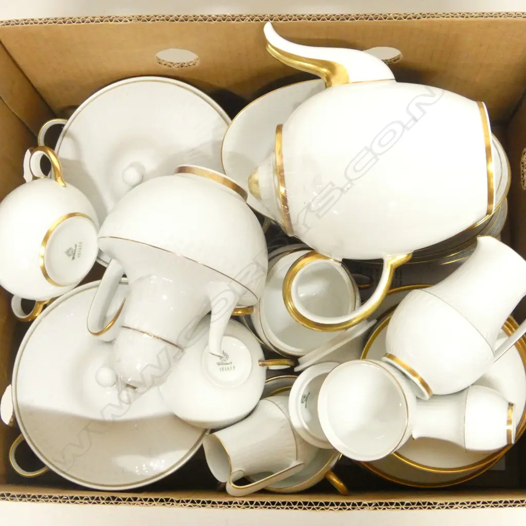 HUTCHENREUTHER WHITE & GILT PORCELAIN PART DINNER SET Image 1++