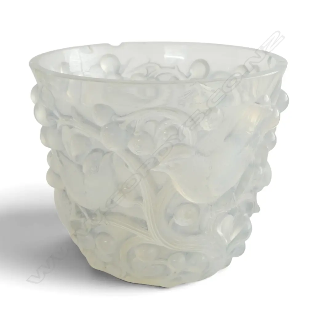 R LALIQUE SIGNED VINTAGE OPAQUE BIRD VASE  H145MM SOME RIM CHIPS Image 1++