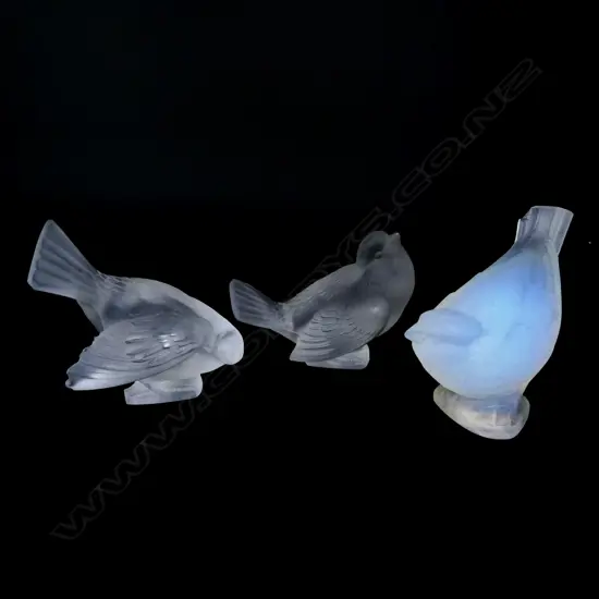 2 R/LALIQUE BIRD ORNIMENTS L110MM  & PERJAC FRENCH GLASS BIRD ALL WITH CHIPS