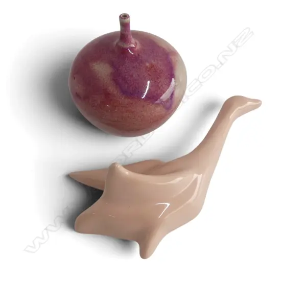 2 PINK CERAMICS; VASE & WALL DUCK L.250mm