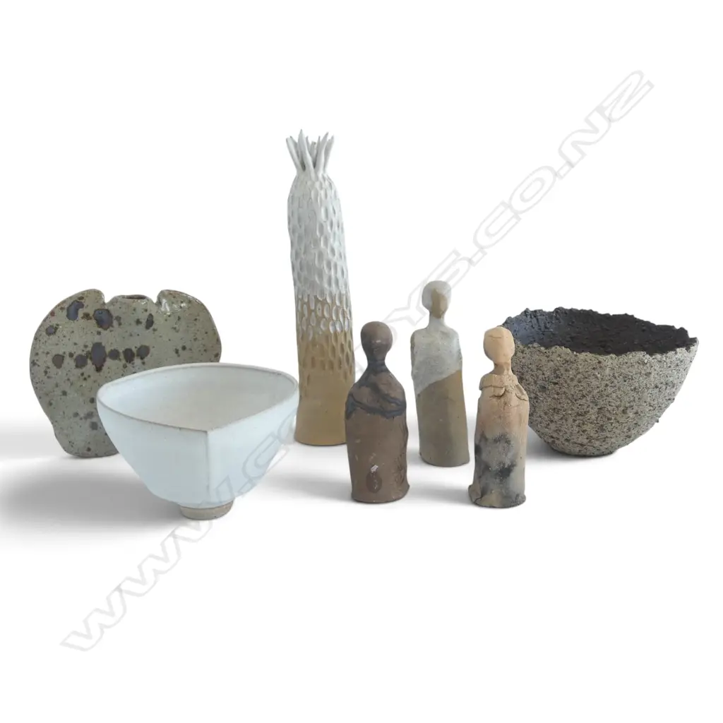 7 PCES STUDIO POTTERY; HANS BAUER BOWL, LIZ MCANDREW TENTACLE VASE H.310mm, ALEX JONES VASE, 3 FIGURES, D. VIOLANTE BOWL Image 1++