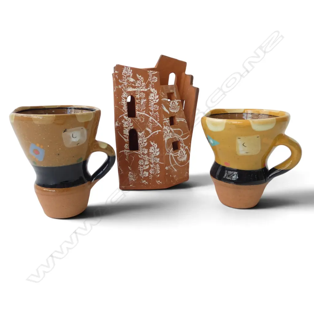 2 STEVE FULLMER MUGS H.130mm + BUILDINGS SCULPTURE Image 1++