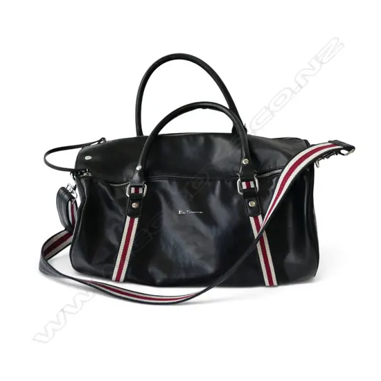 BEN SHERMAN RETRO STYLE BARREL BAG, 440 X 300MM