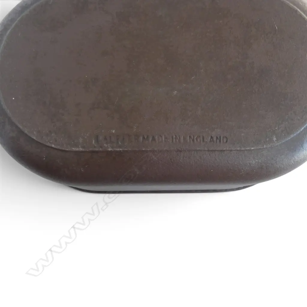 VINTAGE LAUFFER HEAVY CAST IRON DUTCH OVEN ENGLAND, L.380MM W.195MM Image 1++