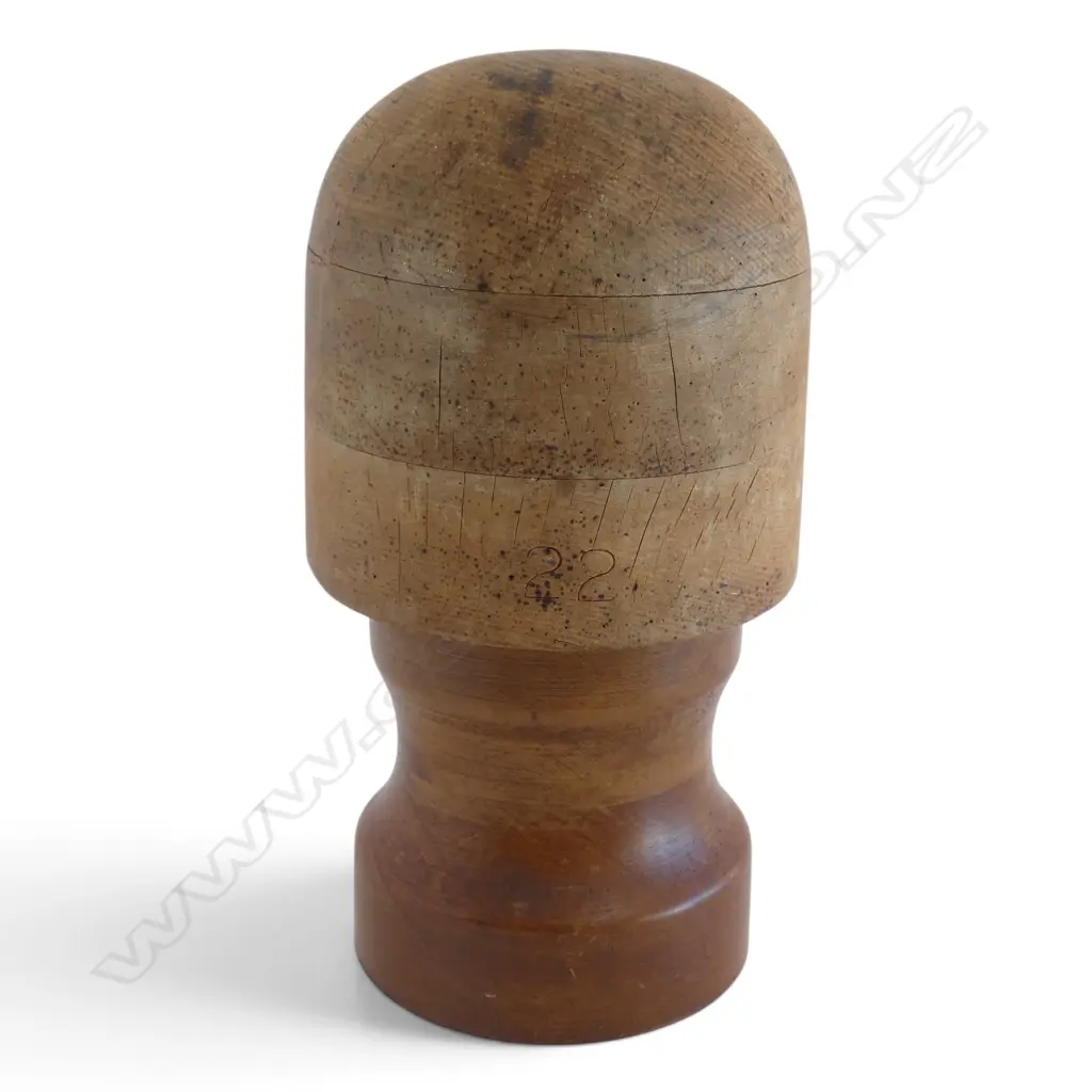 ANTIQUE 22” WOODEN HAT BLOCK BY WILLIAMSON DUNEDIN, H.315MM L.190MM Image 1++