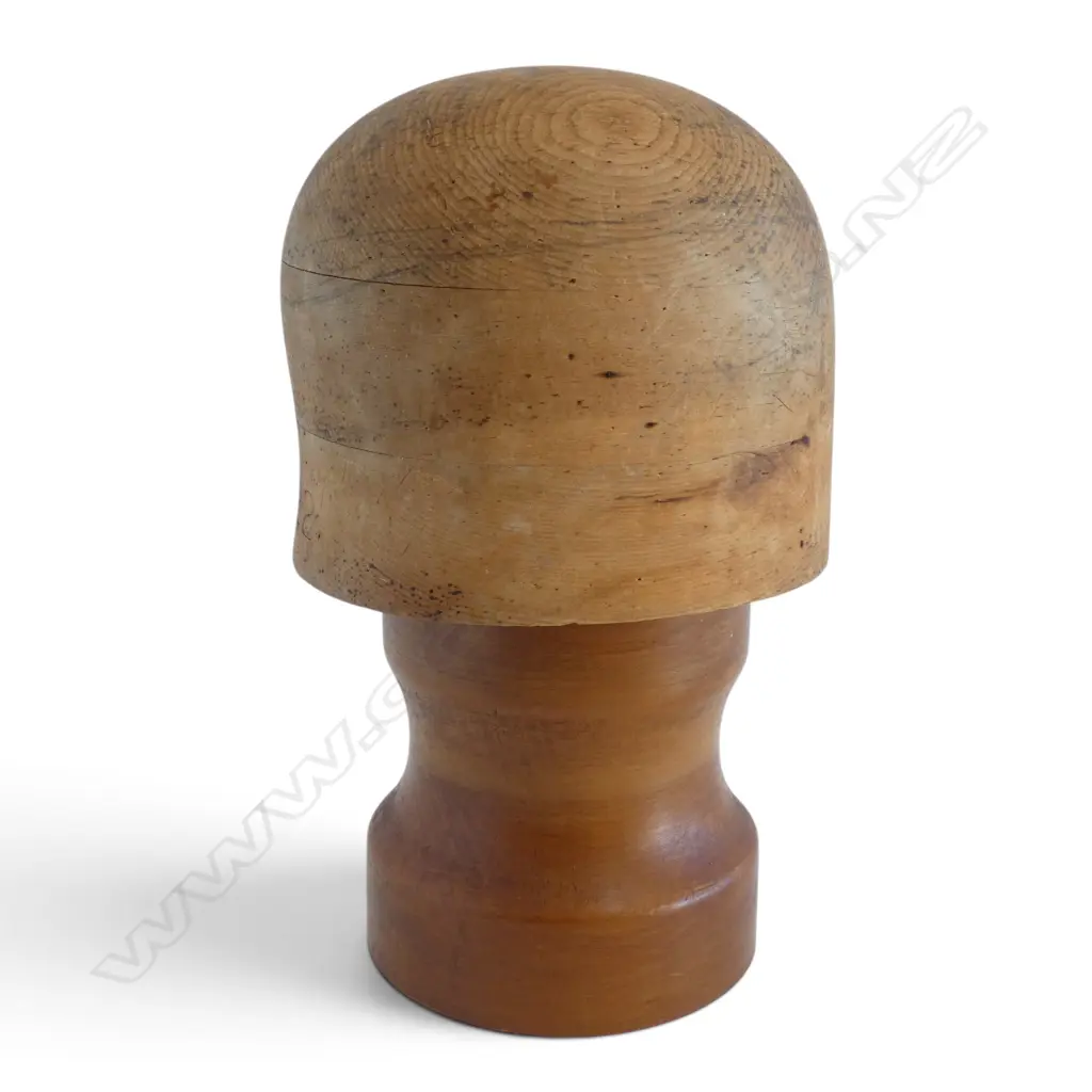 ANTIQUE 22” WOODEN HAT BLOCK BY WILLIAMSON DUNEDIN, H.315MM L.190MM Image 1++
