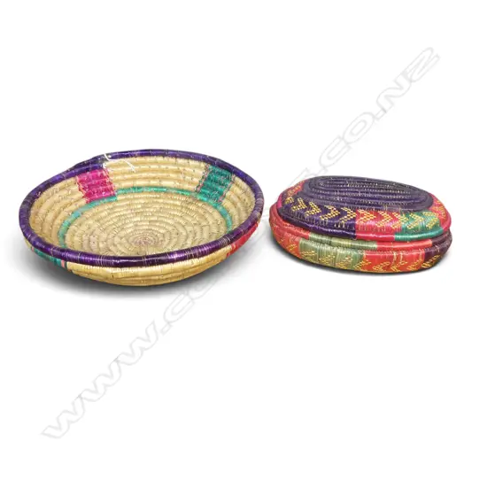 2 X COLOURFUL HAND WOVEN ROUND & OVAL (LIDDED) BASKETS. LARGST DIA. 260MM
