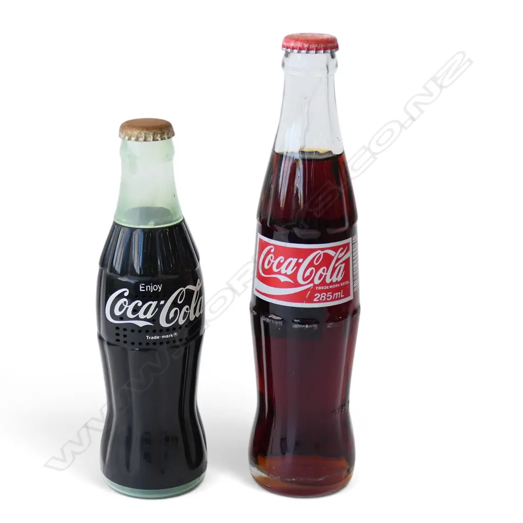 TWO COKE COLLECTABLES INCL VINTAGE BOTTLE RADIO {WORKING] Image 1++