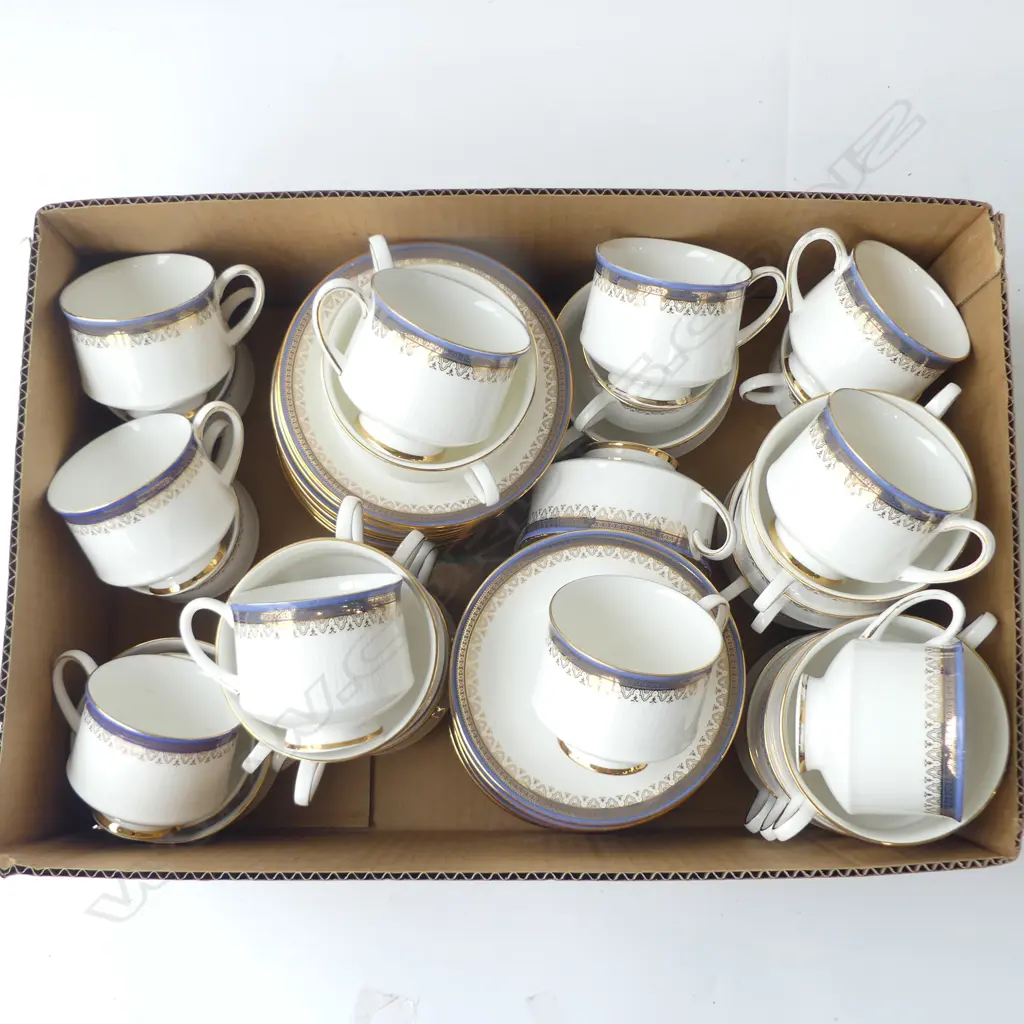 ROYAL ALBERT 'SANDERINGHAM' CHINA Image 1++