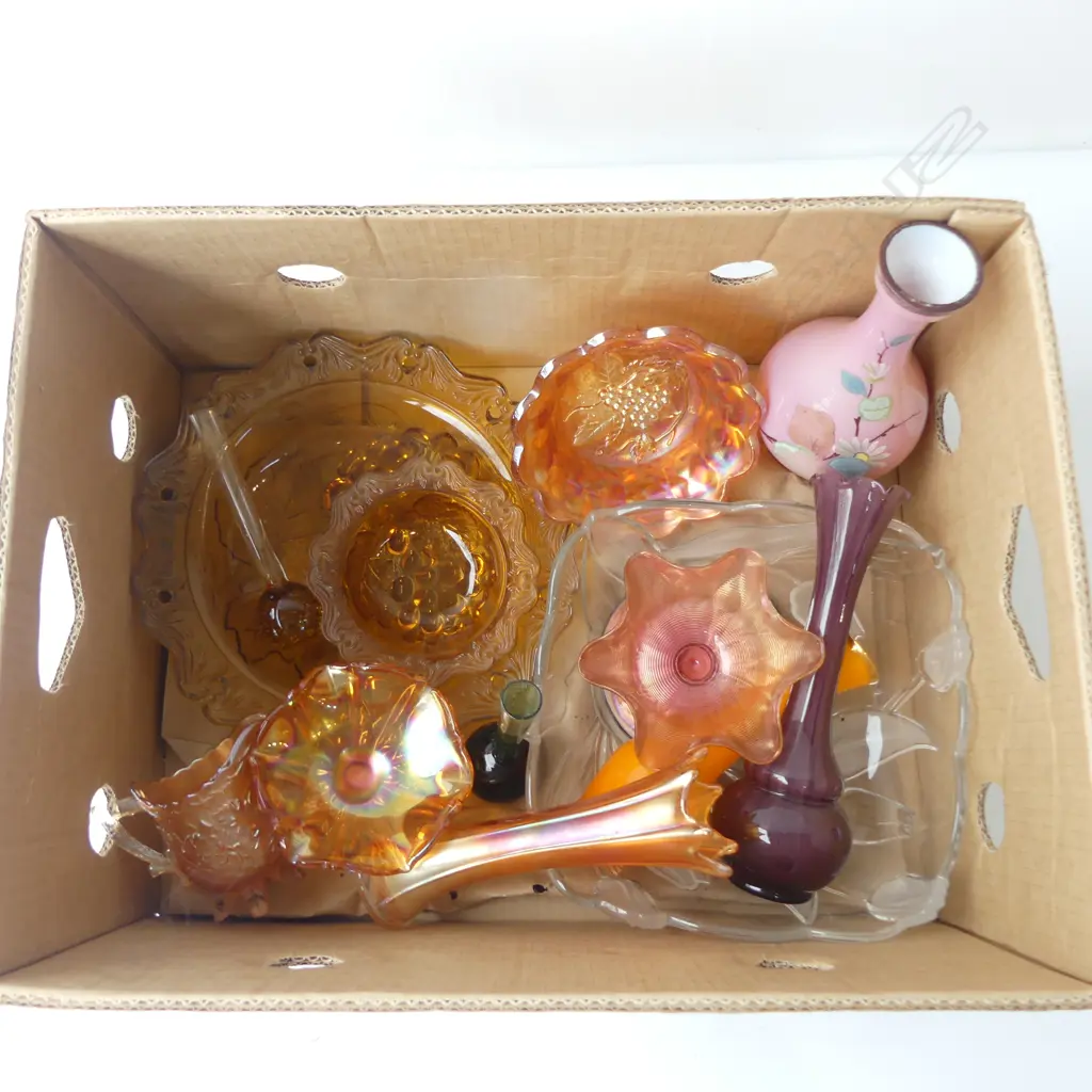 COLLECTION OF CARNIVAL GLASS VINTAGE GLASS ETC Image 1++
