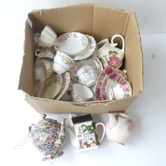 ASST. CHINA; TRIOS & TEAPOTS