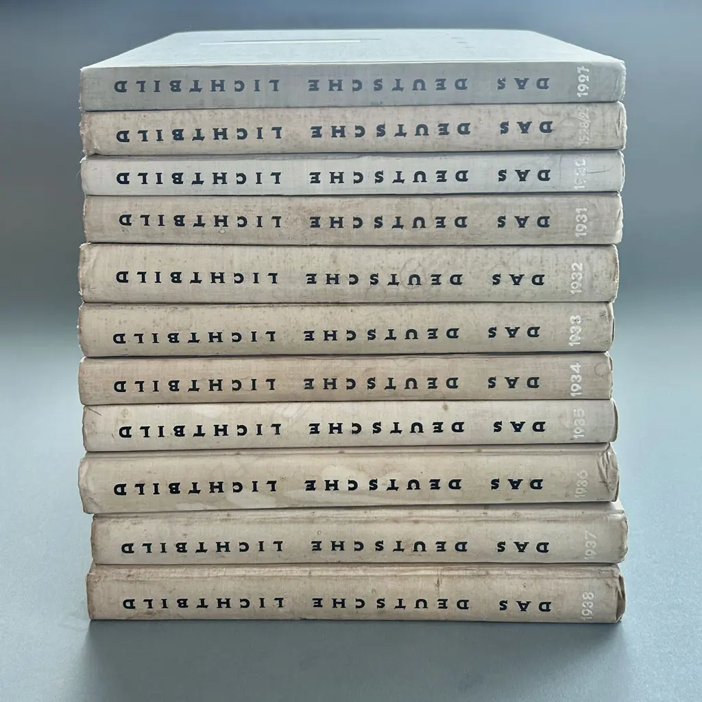 11 HARDBACK VOLUMES 'DAS DEUTSCHE LICHTBILD' 1927-1938, Verlag Robert & Bruno Schultz Image 1++