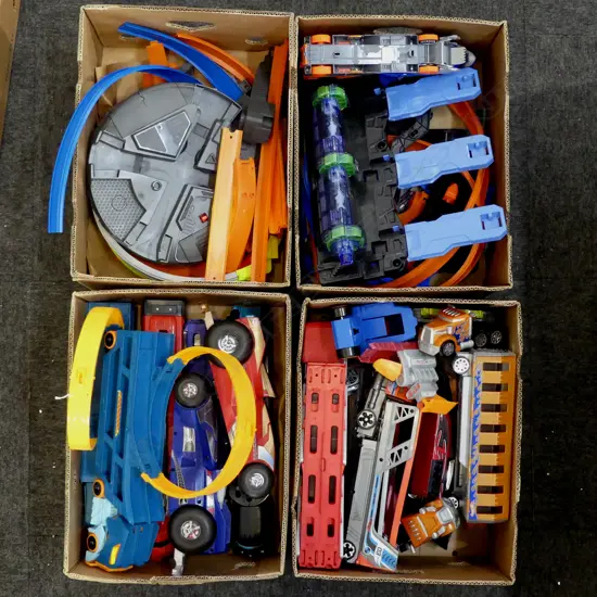 4X BOXES OF HOT WHEELS PLAY SETS