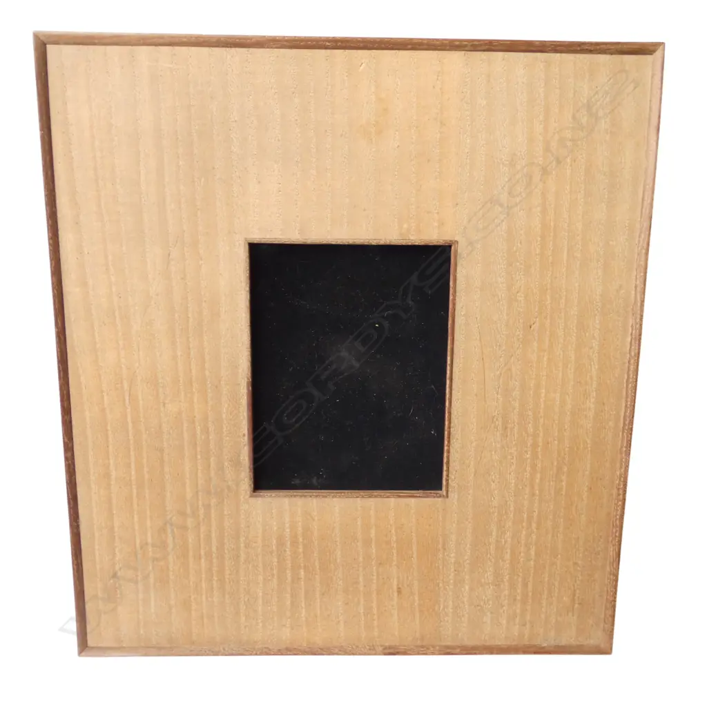 4 VINTAGE ART FRAMES Image 1++